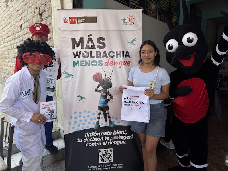 Relawan mahasiswa dari Peru