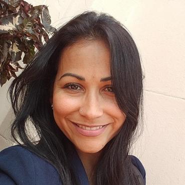 Karla Cristina Alves Rodriguez, seorang sukarelawan komunitas di Brasil