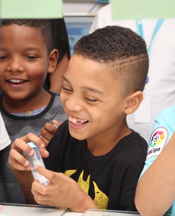 WMP terlibat dengan anak-anak di Brasil