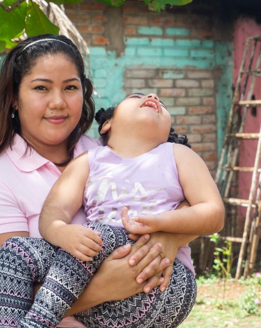 Seorang ibu bersama anaknya