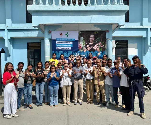 Foto bersama para tokoh masyarakat yang bekerja dengan World Mosquito Program di Dili, Timor Leste
