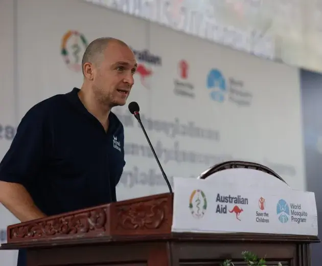 Direktur Save the Children di Laos, Luke Ebbs. 