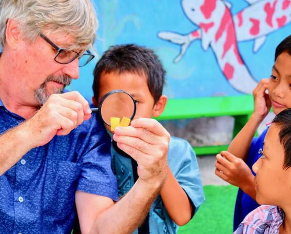 Scott & Anak-anak di Yogyakarta