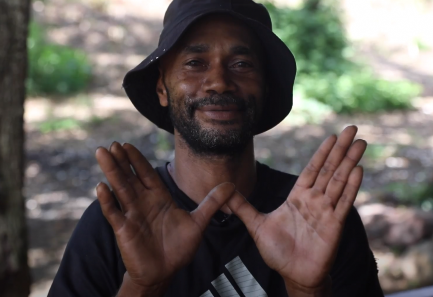 Pascal Wiwane, anggota komunitas