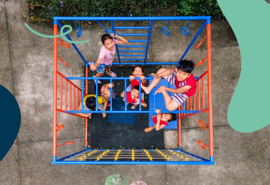 Anak-anak di taman bermain