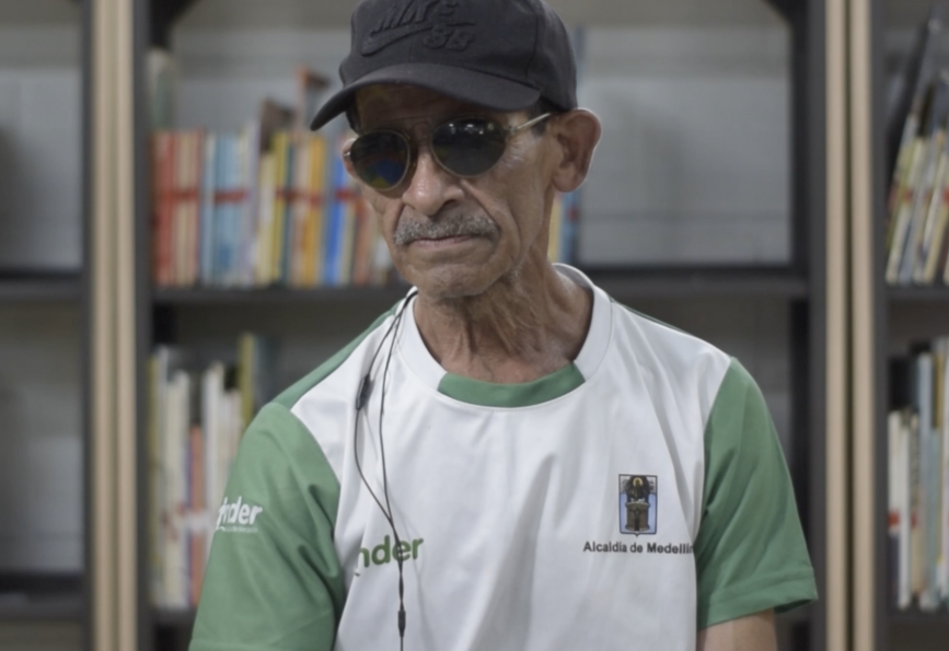 Rogelio Zapata -Anggota klub Membaca yang Berbeda