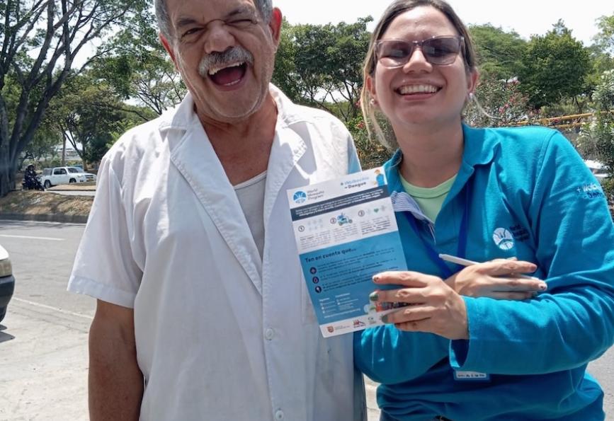 Karyawan dari World Mosquito Program Cali di Kolombia