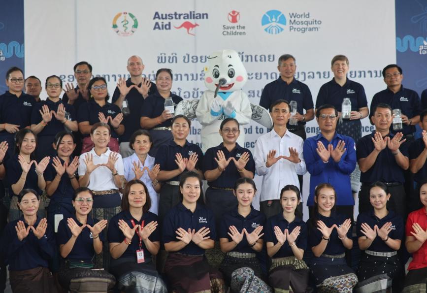 Foto bersama dari acara peluncuran buku " World Mosquito Program  " edisi 2026Wolbachia di Laos. 